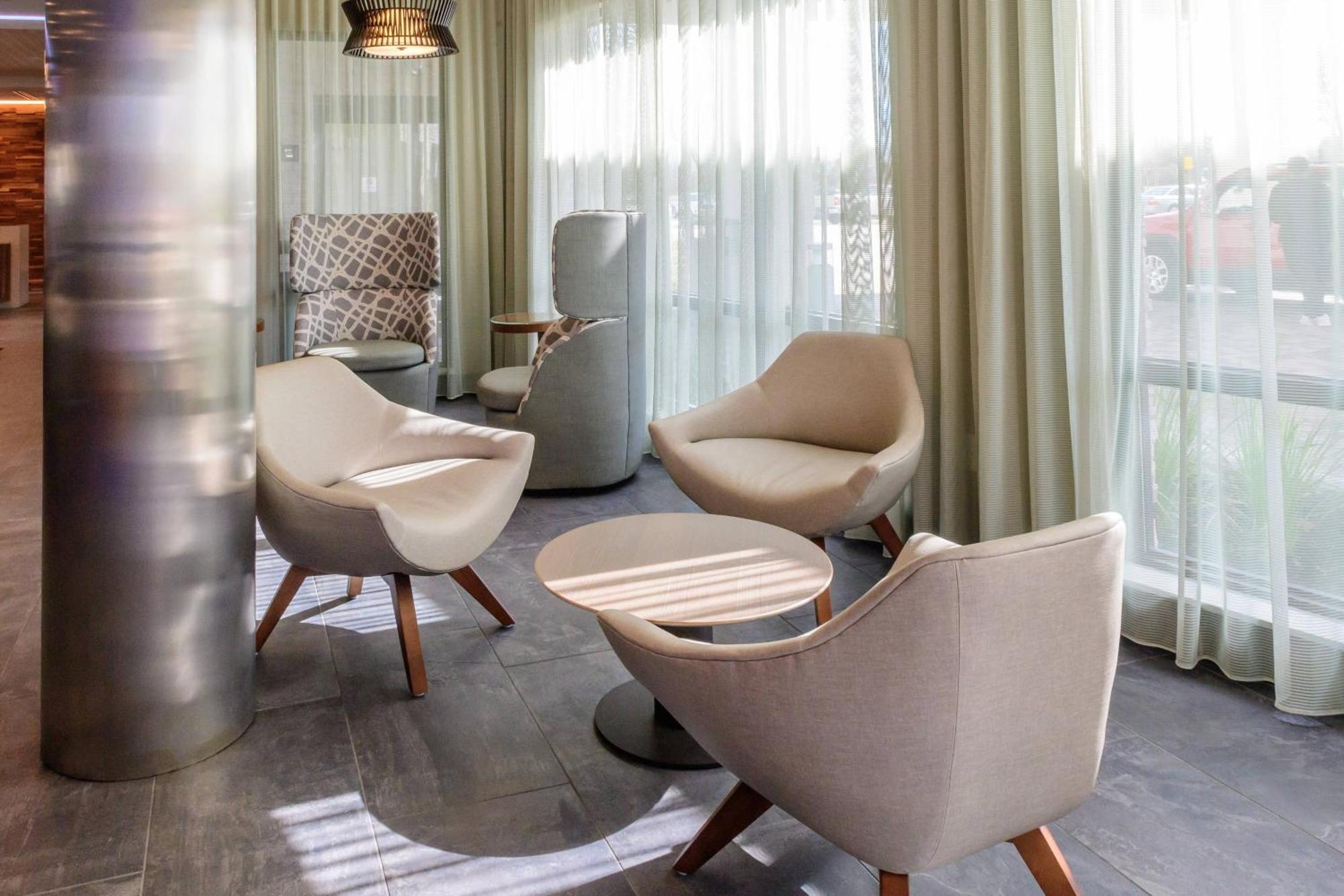 Courtyard By Marriott Лейк Джаксън Екстериор снимка