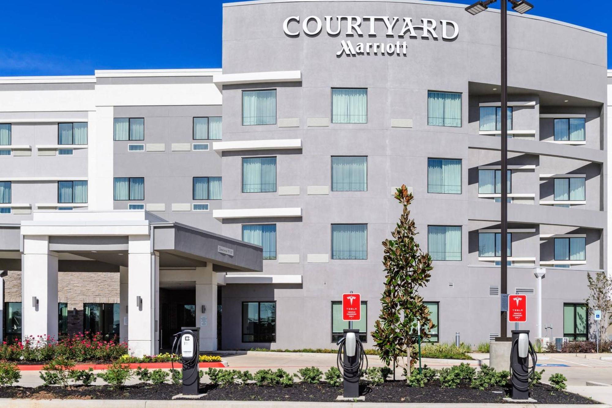 Courtyard By Marriott Лейк Джаксън Екстериор снимка